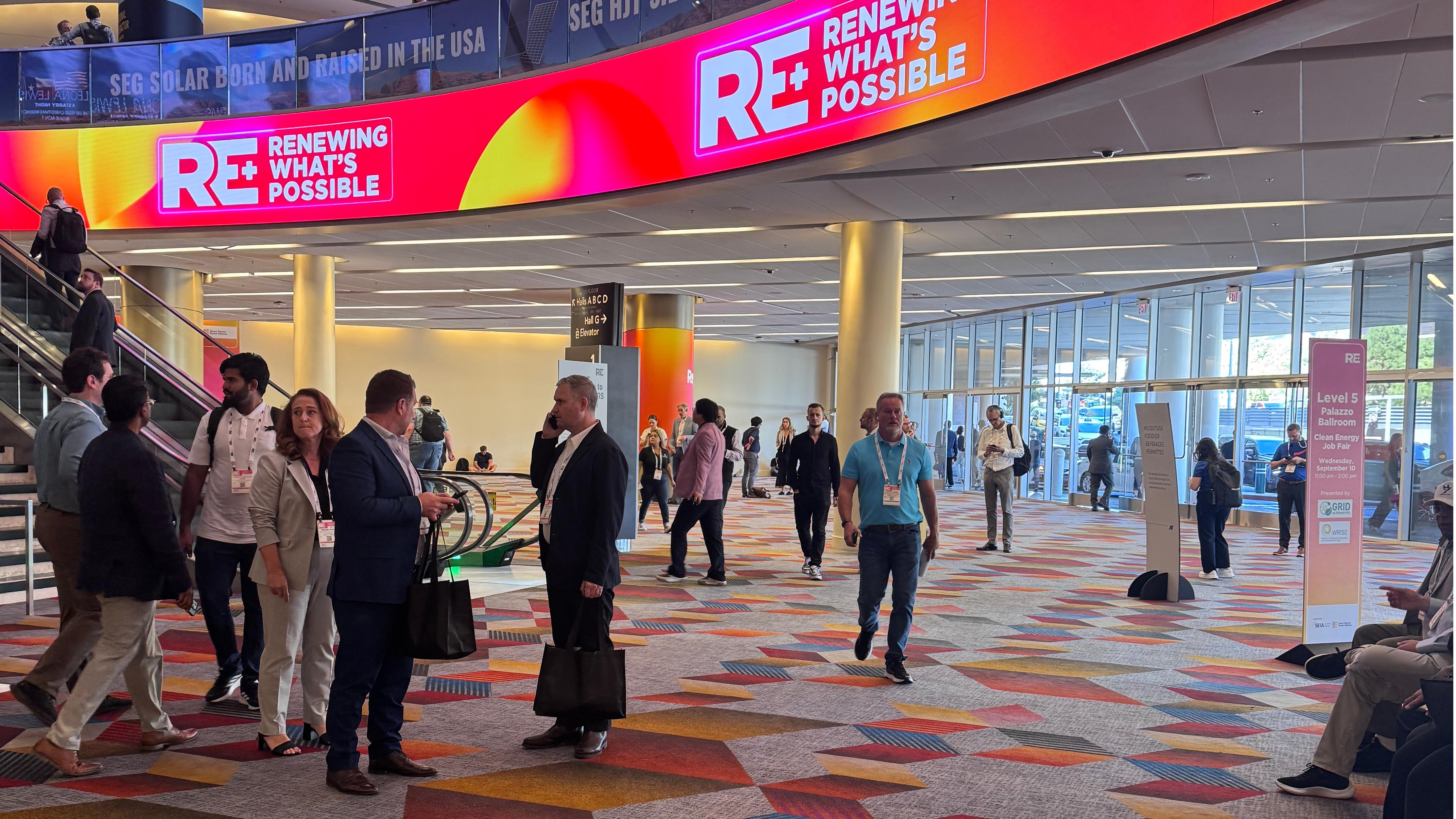 1757923911114995.jpg 会场(1).jpg